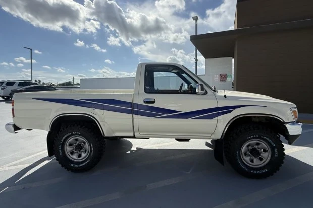 1989 Toyota Hilux 5th Gen - Image 3 of 7