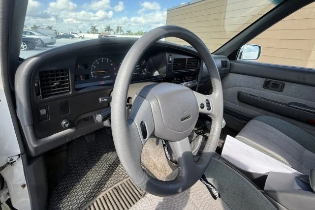 1989 Toyota Hilux 5th Gen - Image 5 of 7