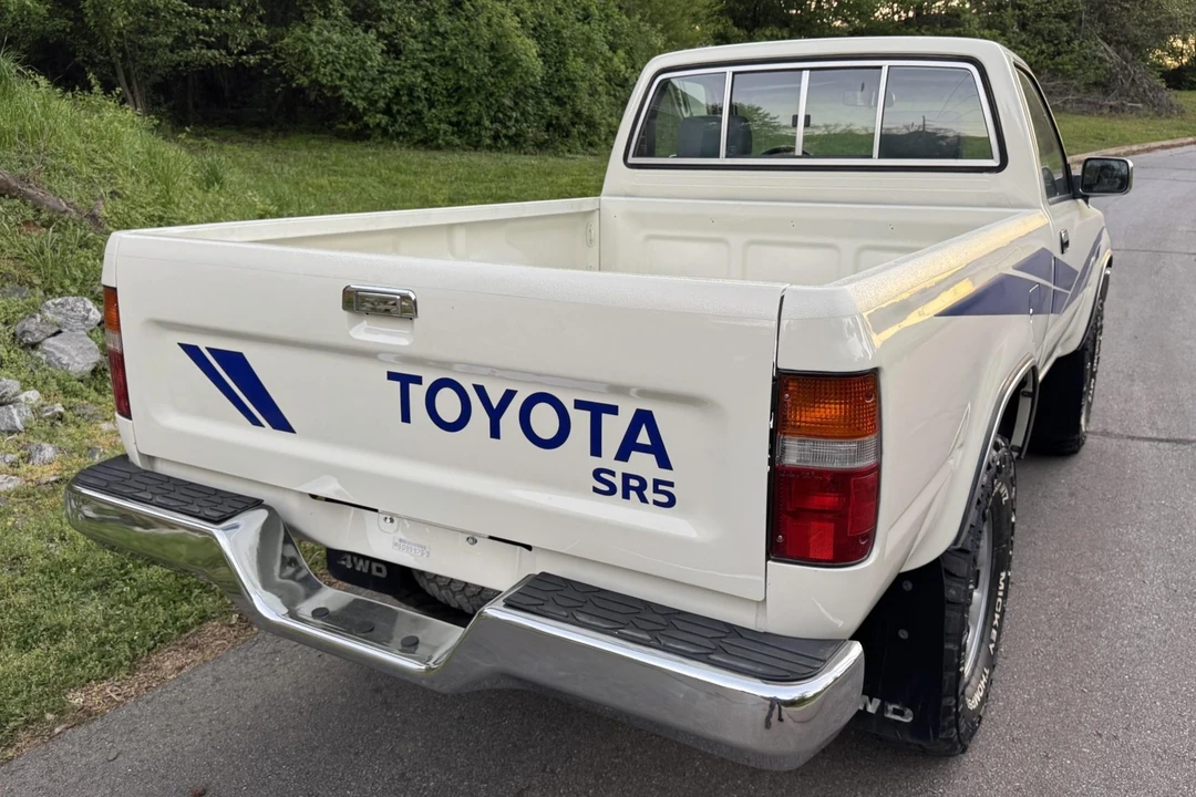 1989 Toyota Hilux 5th Gen - Image 2 of 8