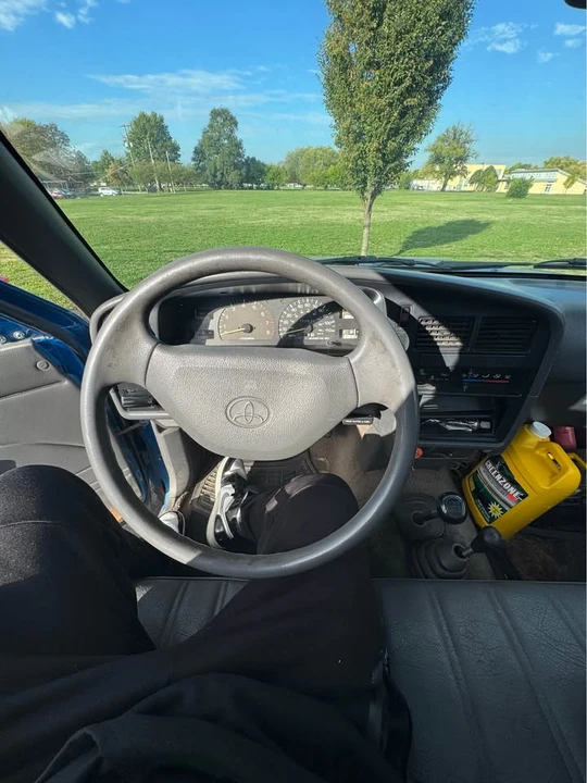 1989 Toyota Tacoma - Image 4 of 7