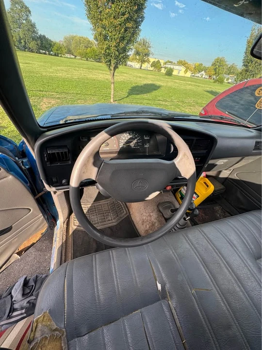 1989 Toyota Tacoma - Image 5 of 7
