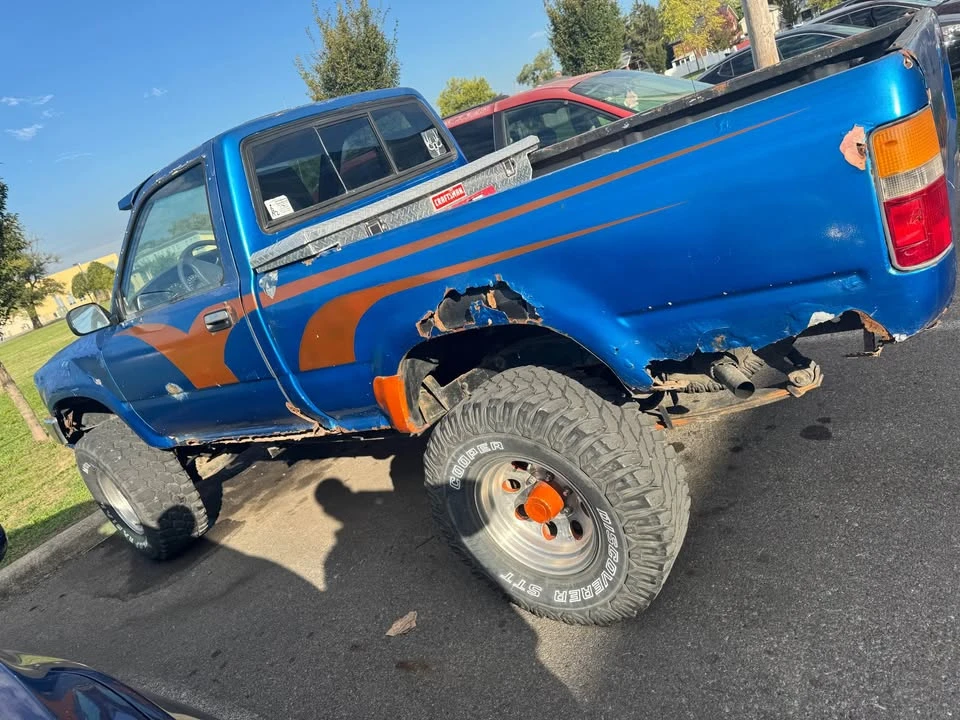 1989 Toyota Tacoma - Image 2 of 7
