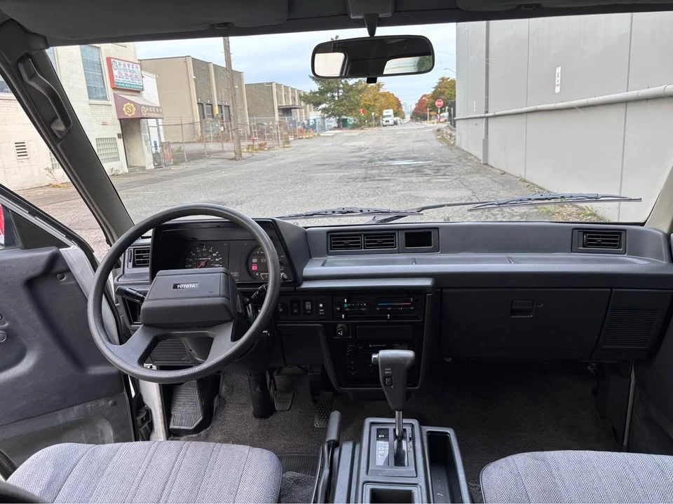 1989 Toyota HiAce 3rd Gen - Image 14 of 19