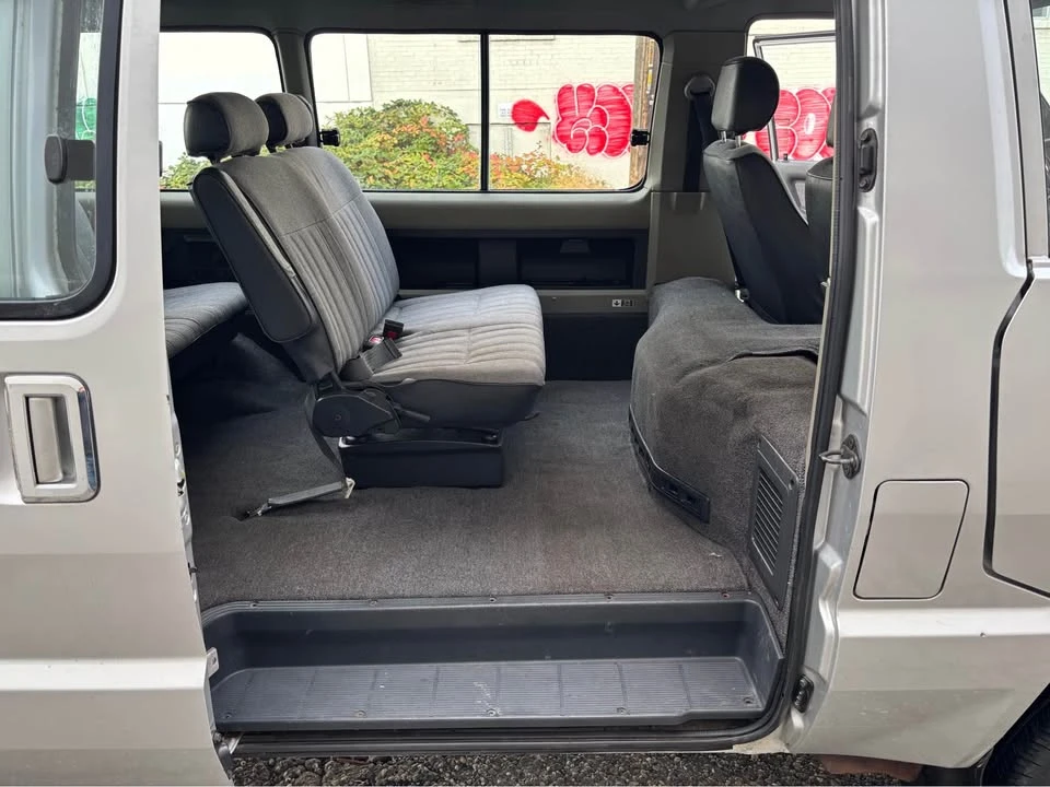 1989 Toyota HiAce 3rd Gen - Image 15 of 19