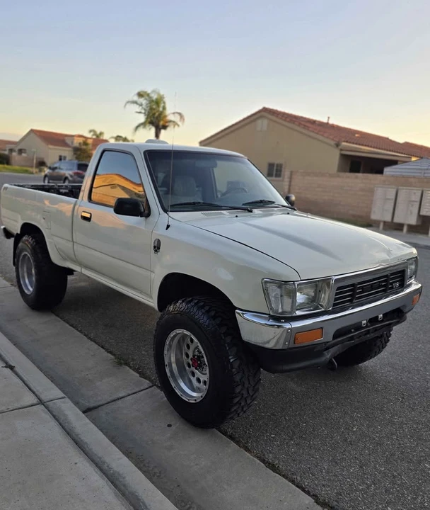 1989 Toyota Dolphin - Image 2 of 17