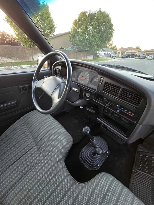 1989 Toyota Dolphin - Image 15 of 17
