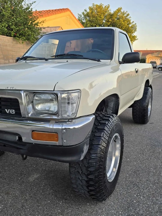 1989 Toyota Dolphin - Image 11 of 17
