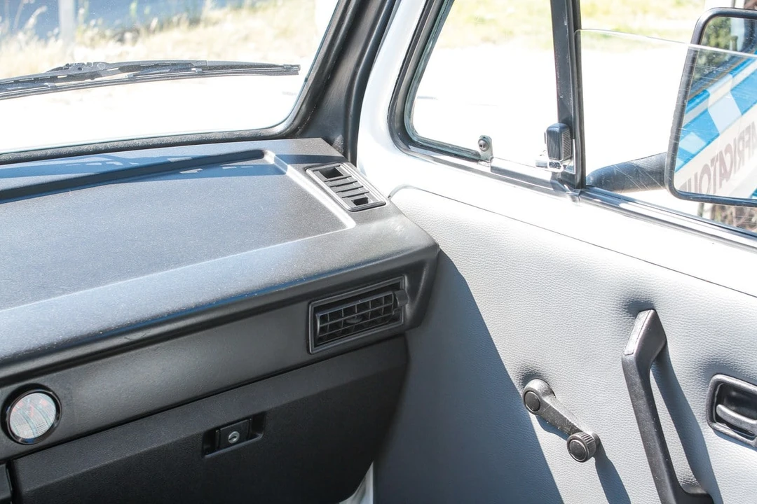 1989 Volkswagen Vanagon - Image 23 of 31