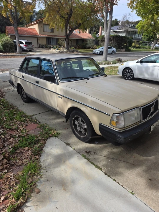 1989 Volvo 244 - Image 3 of 3