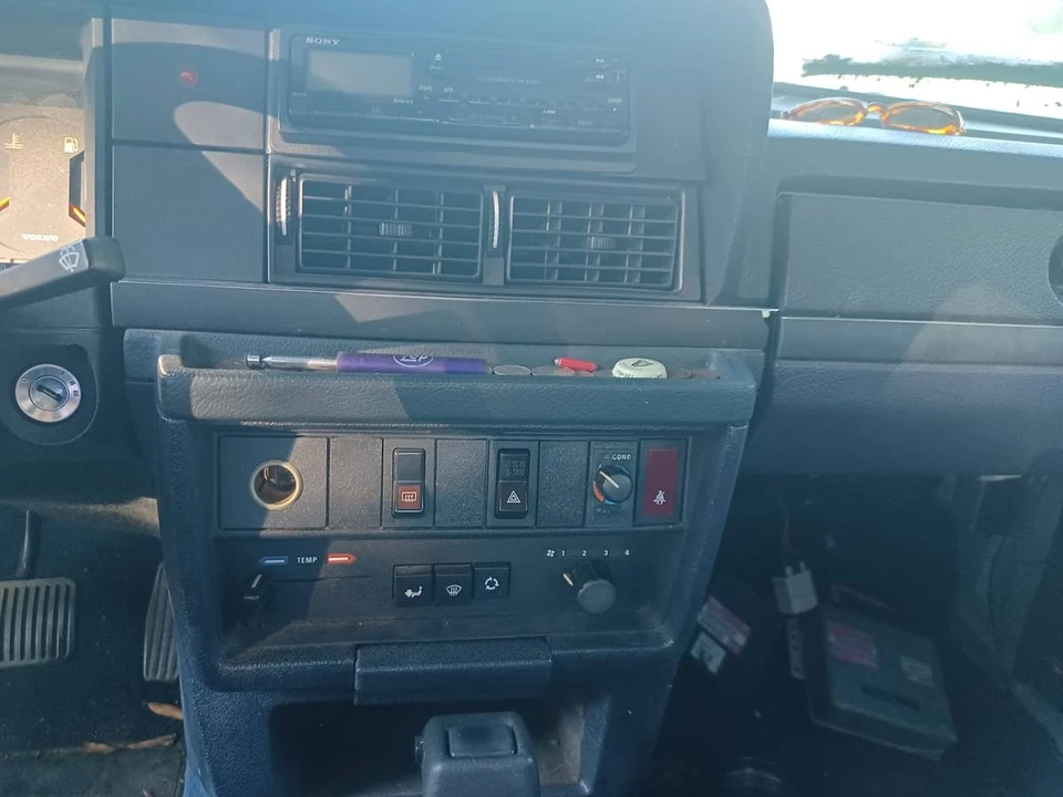 1989 Volvo 244 - Image 8 of 11