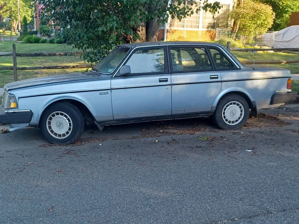 1989 Volvo 244 - Image 2 of 11