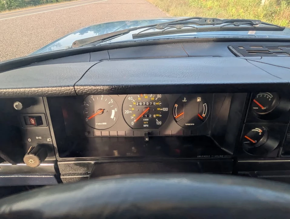1989 Volvo 244 - Image 7 of 14