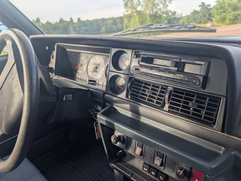 1989 Volvo 244 - Image 8 of 14