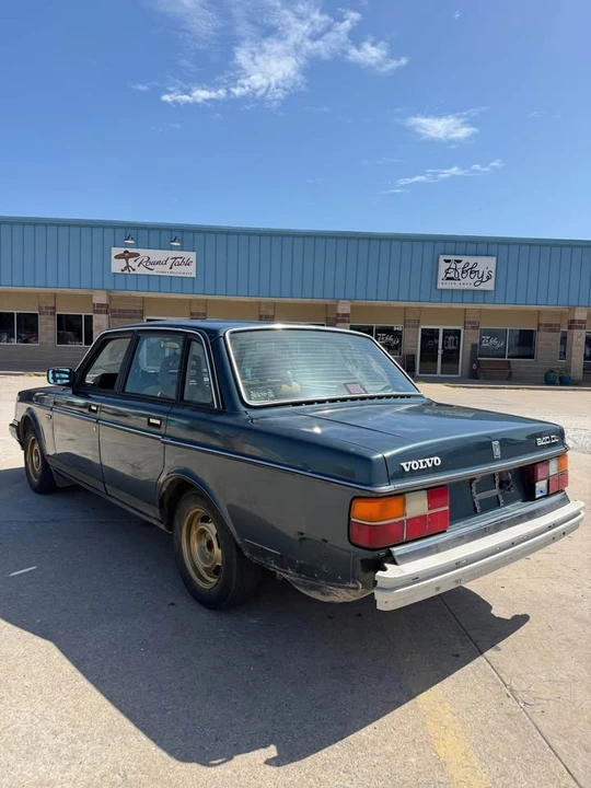 1989 Volvo 244 - Image 5 of 13