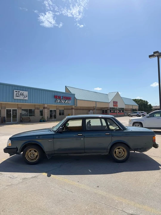 1989 Volvo 244 - Image 6 of 13