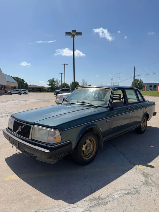 1989 Volvo 244 - Image 7 of 13