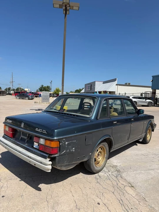 1989 Volvo 244 - Image 3 of 13