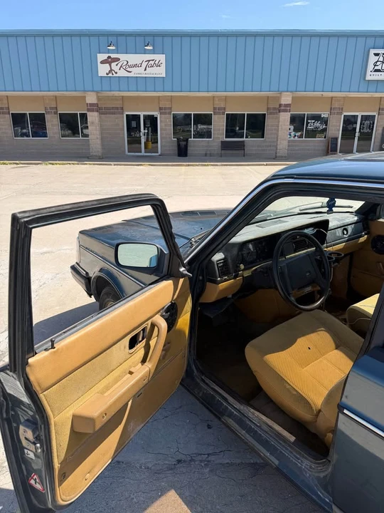 1989 Volvo 244 - Image 9 of 13