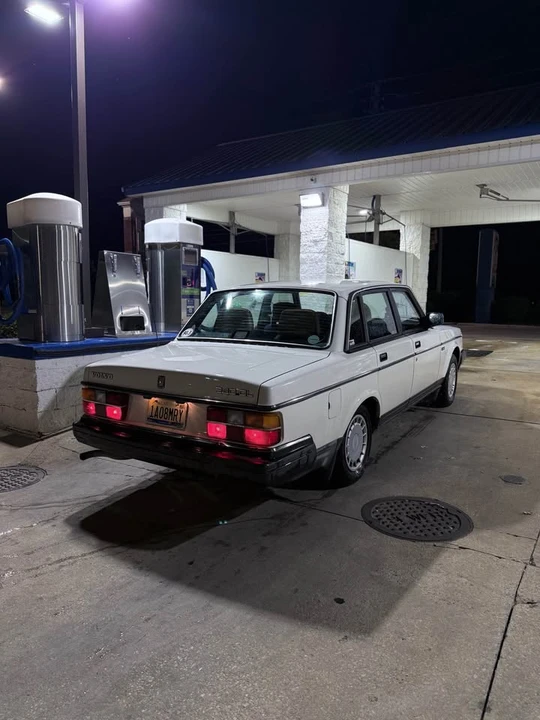 1989 Volvo 244 - Image 2 of 7