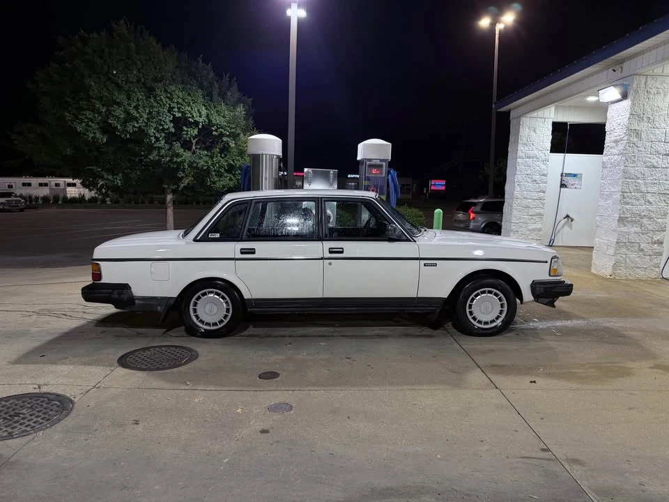1989 Volvo 244 - Image 3 of 7