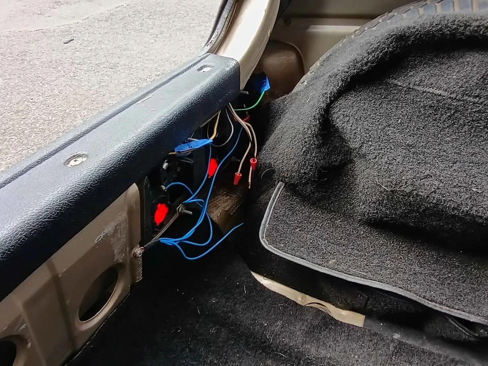 1989 Volvo 244 - Image 10 of 20