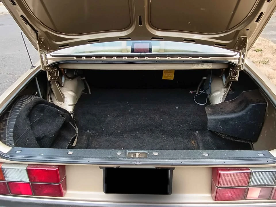 1989 Volvo 244 - Image 9 of 20