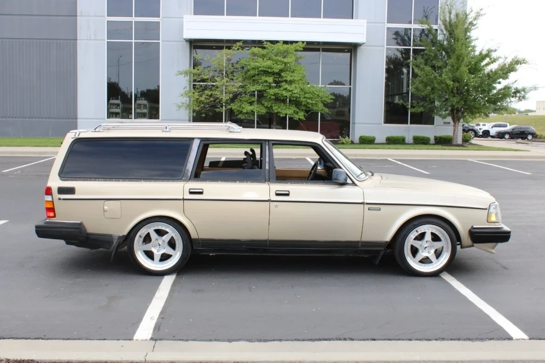1989 Volvo 200 Series - Image 8 of 12