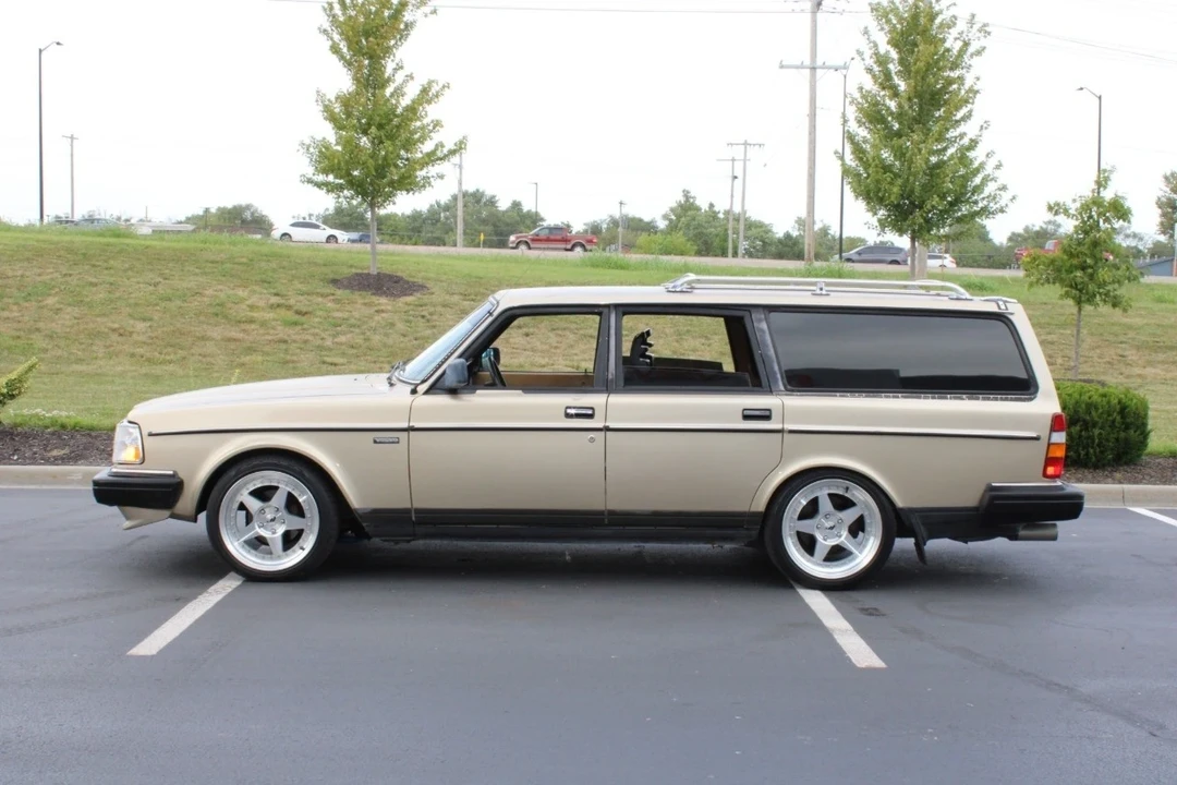 1989 Volvo 200 Series - Image 3 of 12