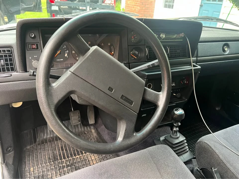 1989 Volvo 245 - Image 9 of 13