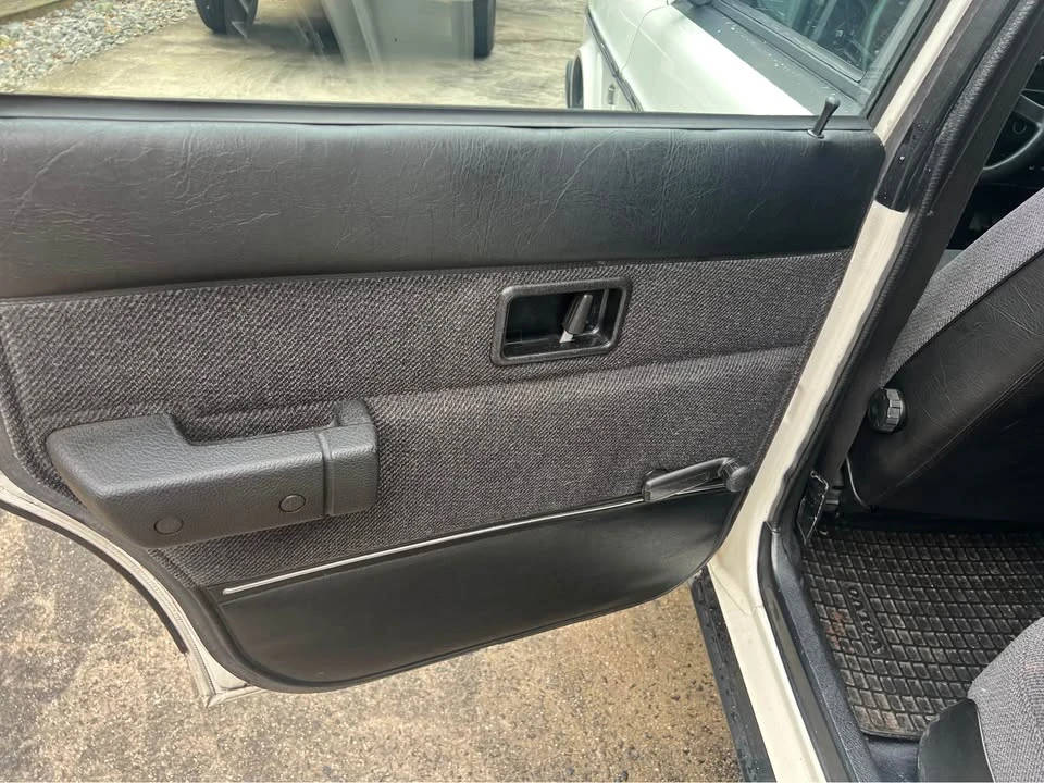 1989 Volvo 245 - Image 12 of 13