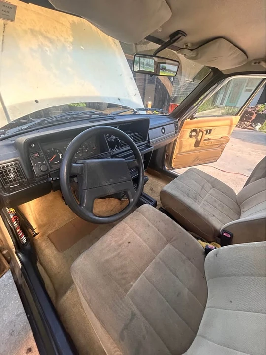 1989 Volvo 245 - Image 10 of 11