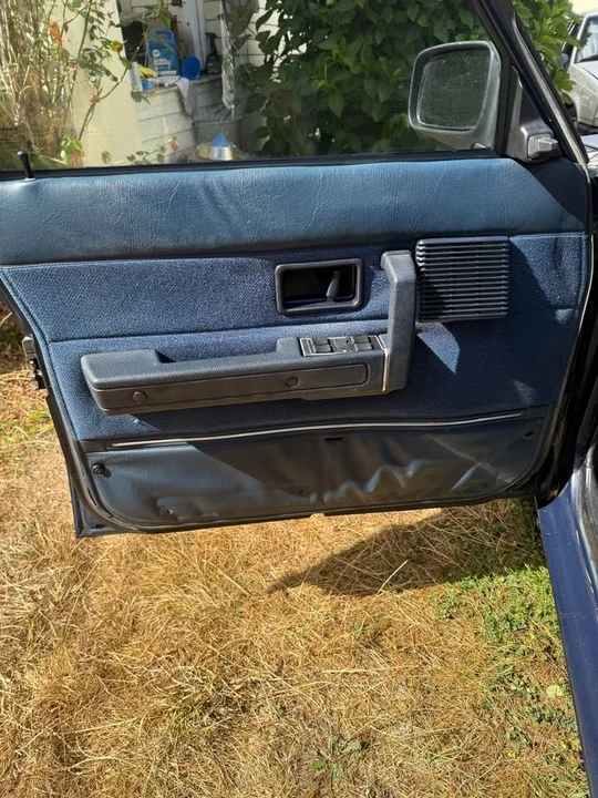 1989 Volvo 245 - Image 15 of 16
