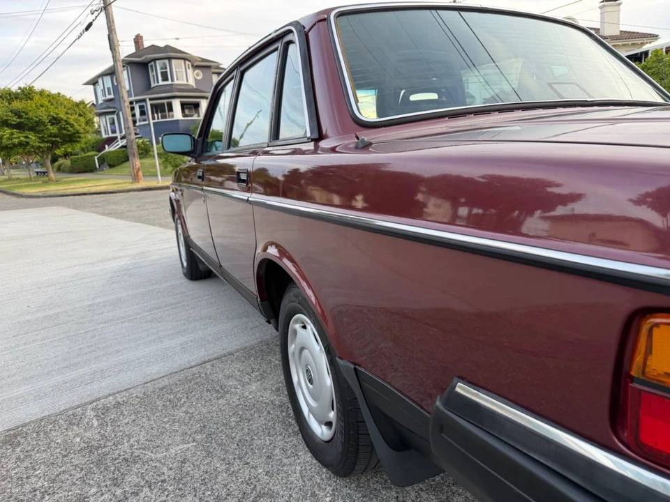 1989 Volvo 244 - Image 15 of 24