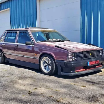 1989 Volvo 740 Sedan 4D