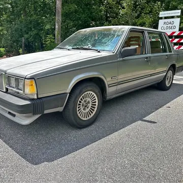 1989 Volvo 740 Sedan 4D