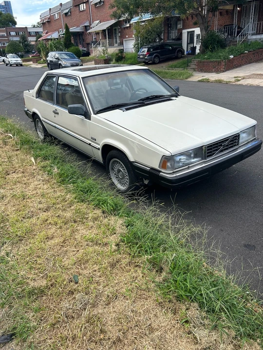 1989 Volvo 780 - Image 2 of 27