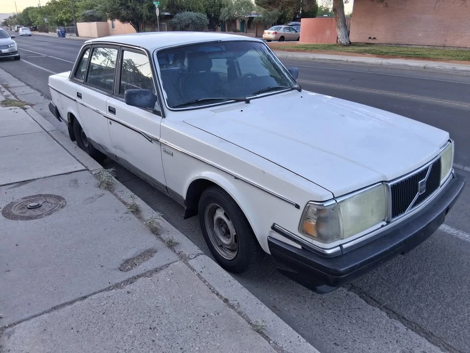 1989 Volvo 244 - Image 2 of 6