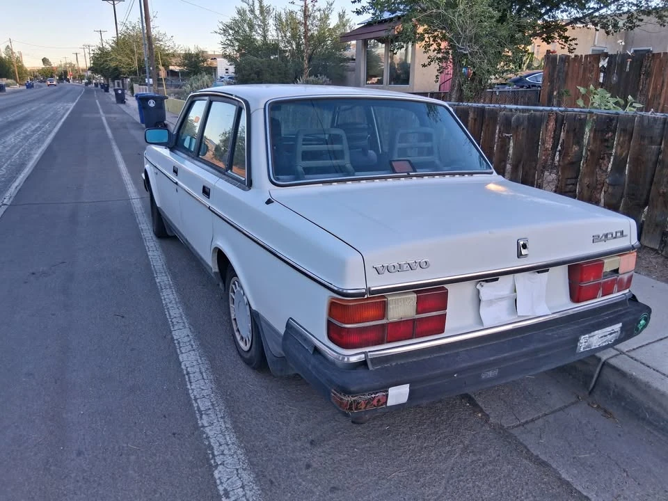 1989 Volvo 244 - Image 4 of 6