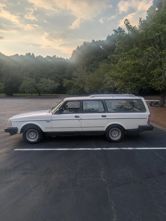 1989 Volvo 244 - Image 3 of 17