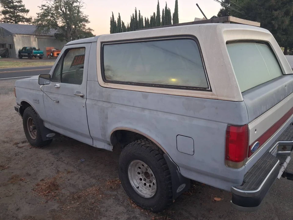 1989 Ford Bronco 4th Gen - Image 2 of 8