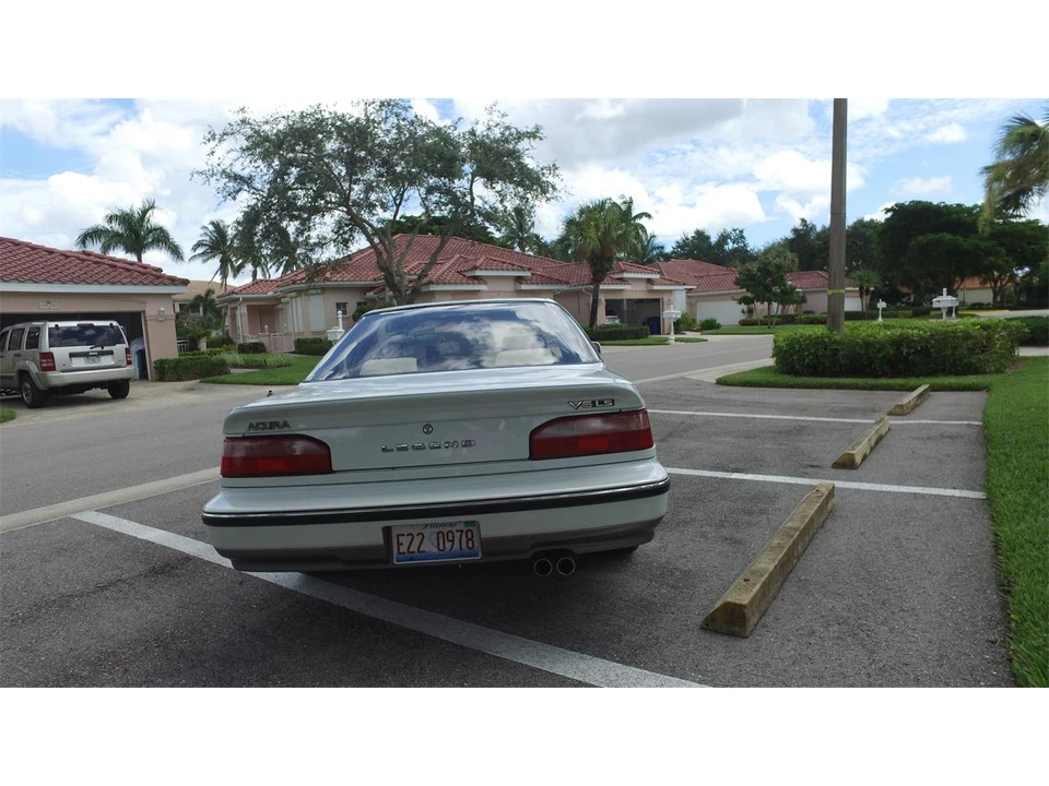1990 Acura Legend 1st Gen - Image 8 of 31