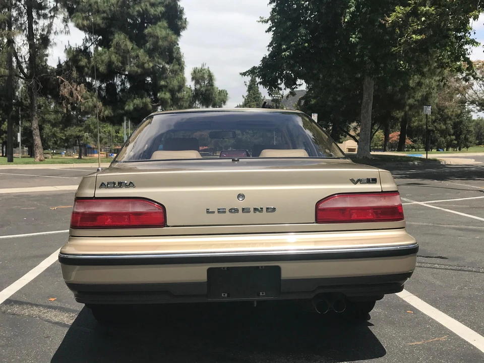 1990 Acura Legend 1st Gen - Image 2 of 30