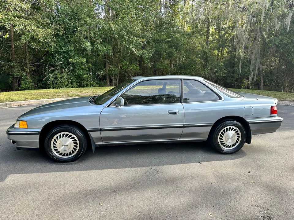 1990 Acura Legend 1st Gen - Image 8 of 31