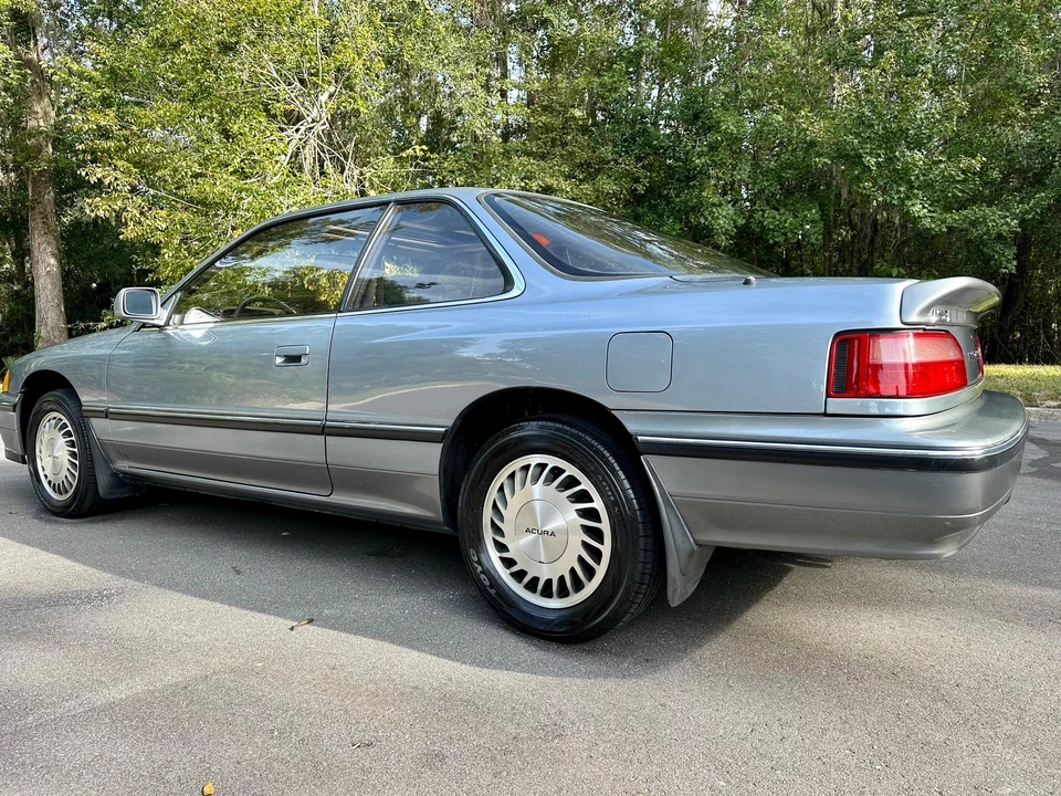 1990 Acura Legend 1st Gen - Image 9 of 31