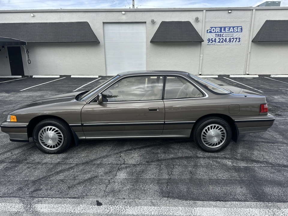 1990 Acura Legend 1st Gen - Image 4 of 31