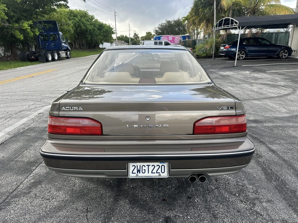 1990 Acura Legend 1st Gen - Image 9 of 31