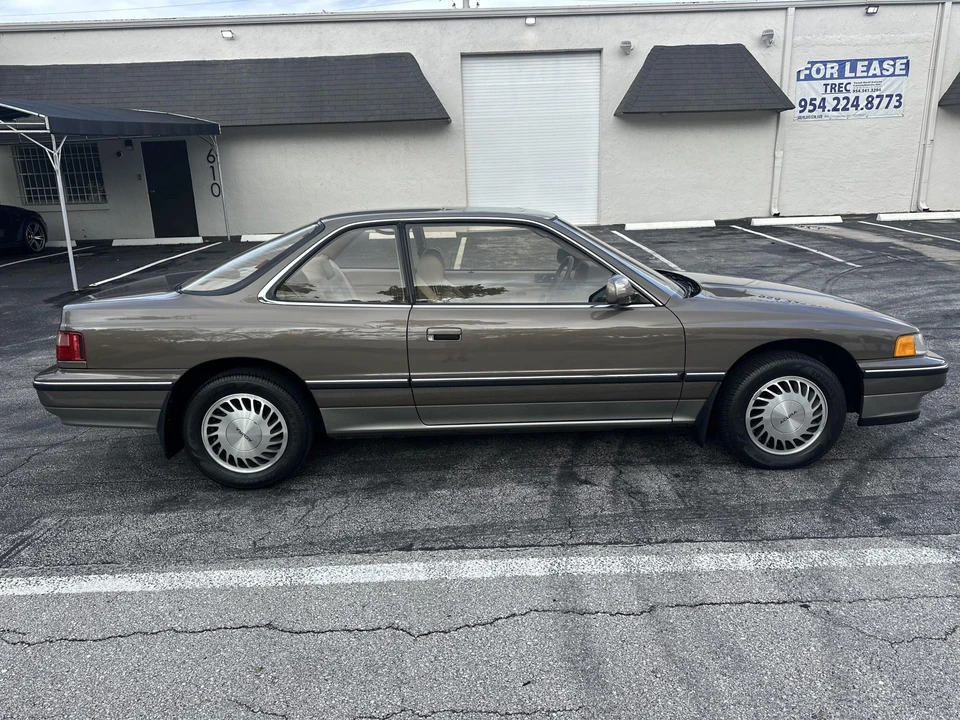 1990 Acura Legend 1st Gen - Image 13 of 31