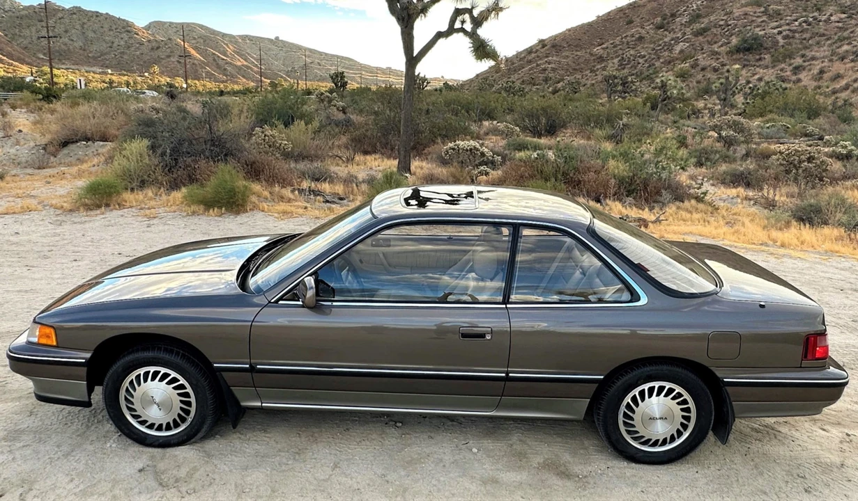 1990 Acura Legend 1st Gen - Image 12 of 31