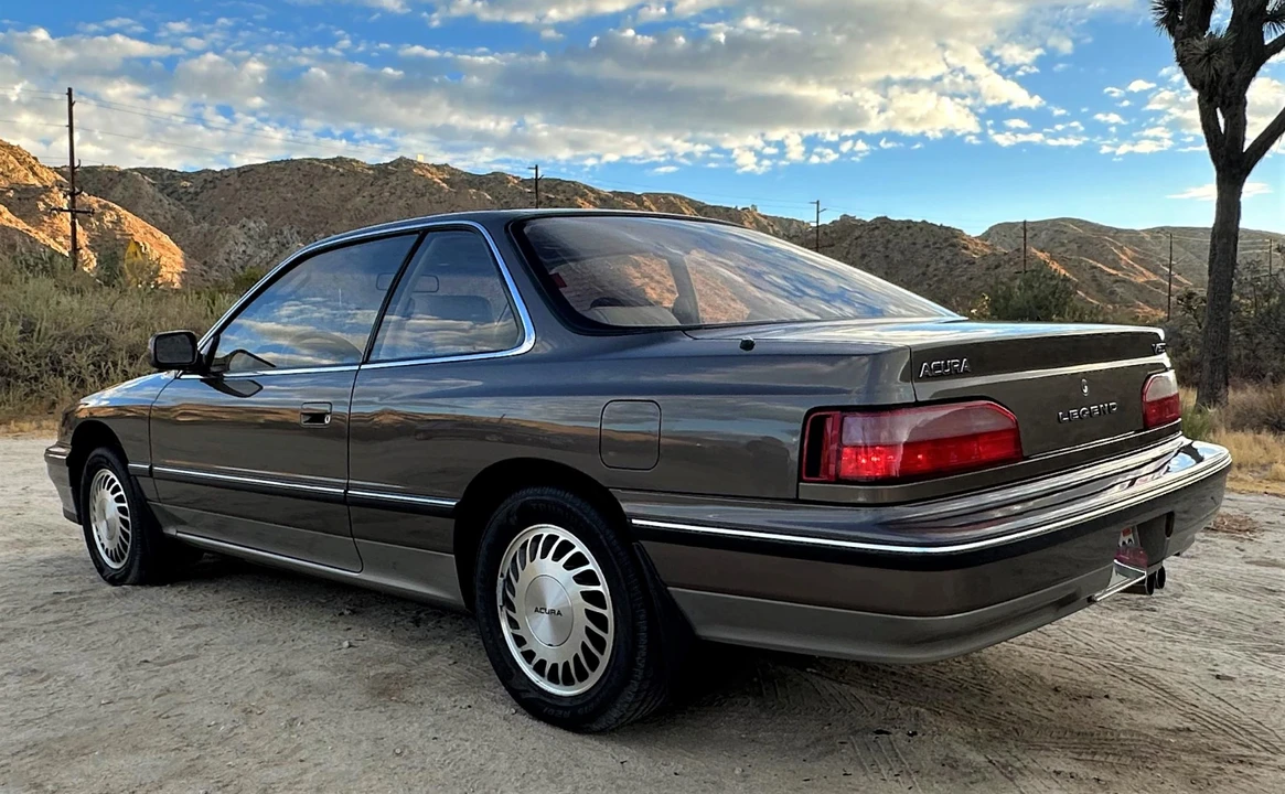 1990 Acura Legend 1st Gen - Image 14 of 31
