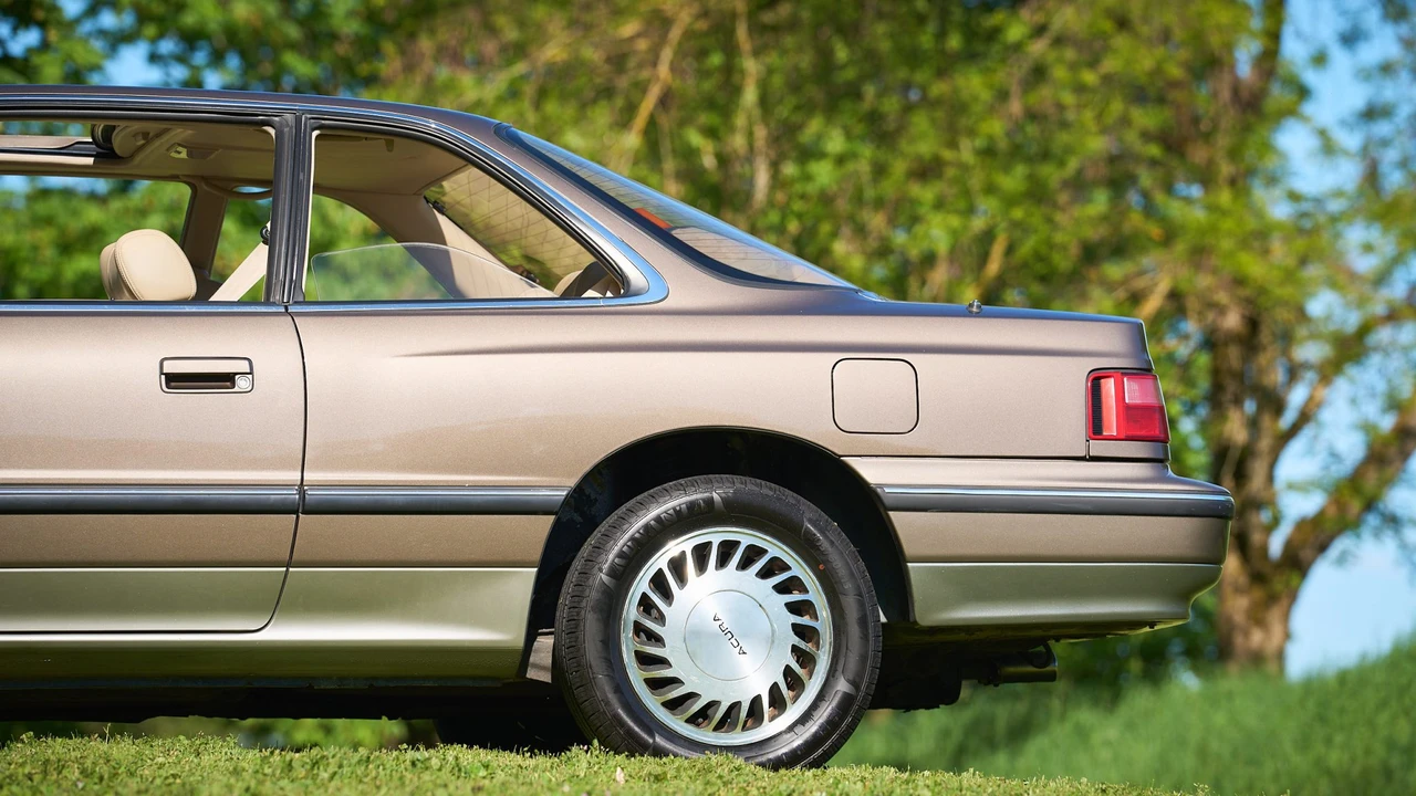1990 Acura - Image 17 of 31